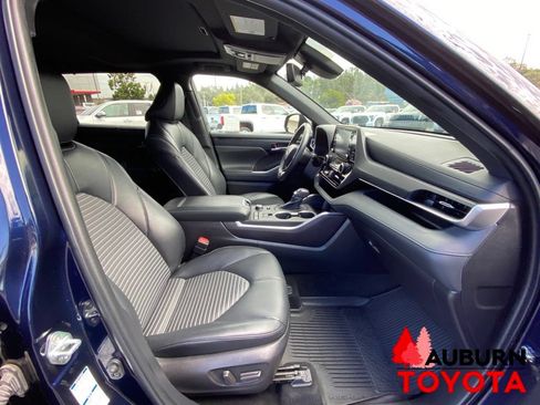 Used 2022 Toyota Highlander XSE AWD/4WD image 15