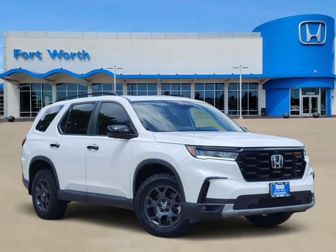 Used 2023 Honda Pilot TrailSport image 1
