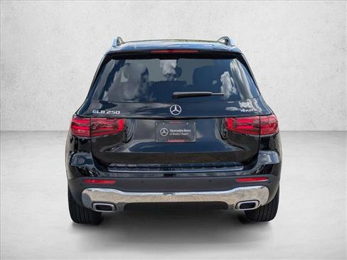 Used 2025 Mercedes-Benz GLB 250 4MATIC image 7