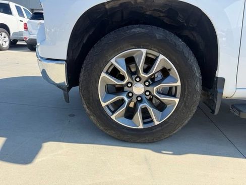 Used 2023 Chevrolet Silverado 1500 LT AWD/4WD image 12