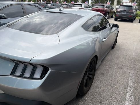 Used 2024 Ford Mustang GT RWD image 4