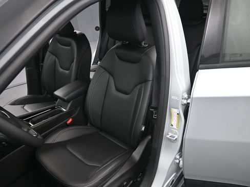 New 2026 Jeep Compass Limited image 11