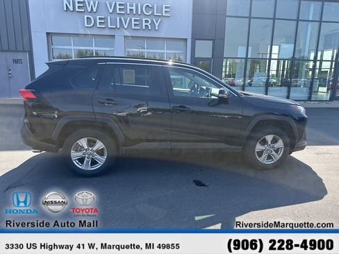 Used 2025 Toyota RAV4 XLE AWD/4WD image 10