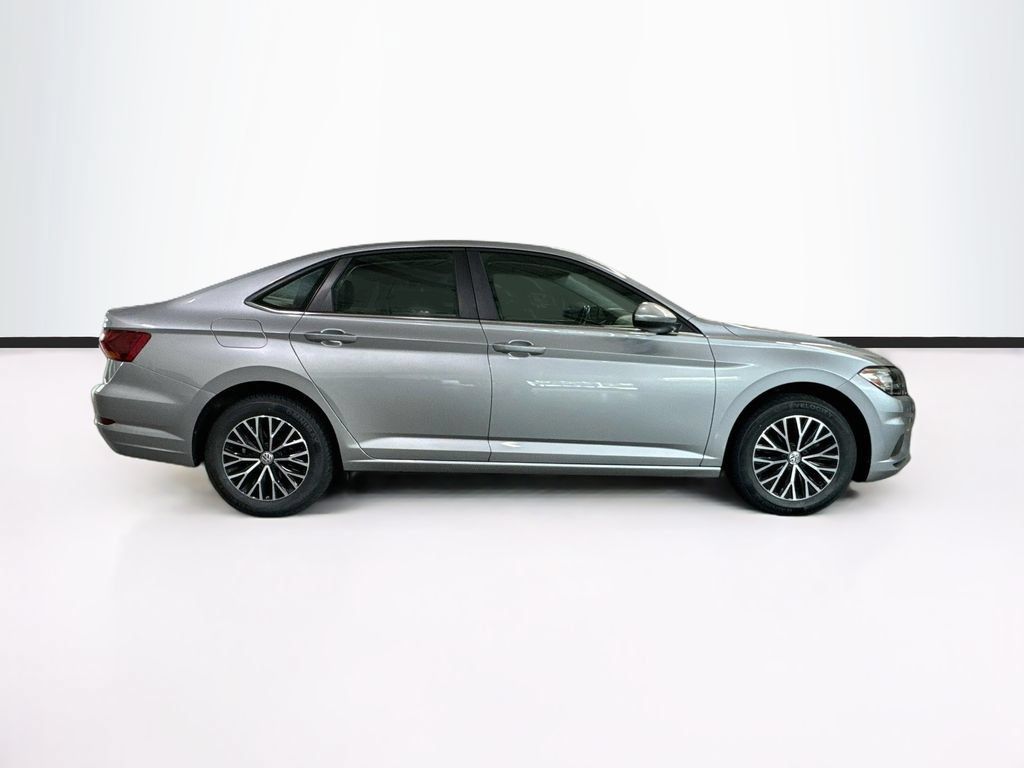 Used 2019 Volkswagen Jetta SE w/ Cold Weather Package FWD image 4