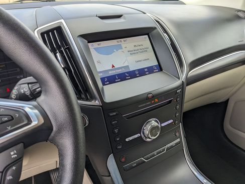 Used 2019 Ford Edge Titanium image 27