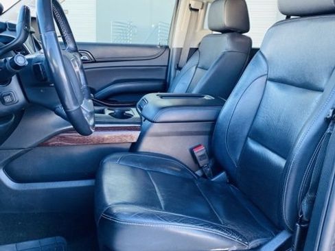 Used 2017 GMC Yukon SLT image 9