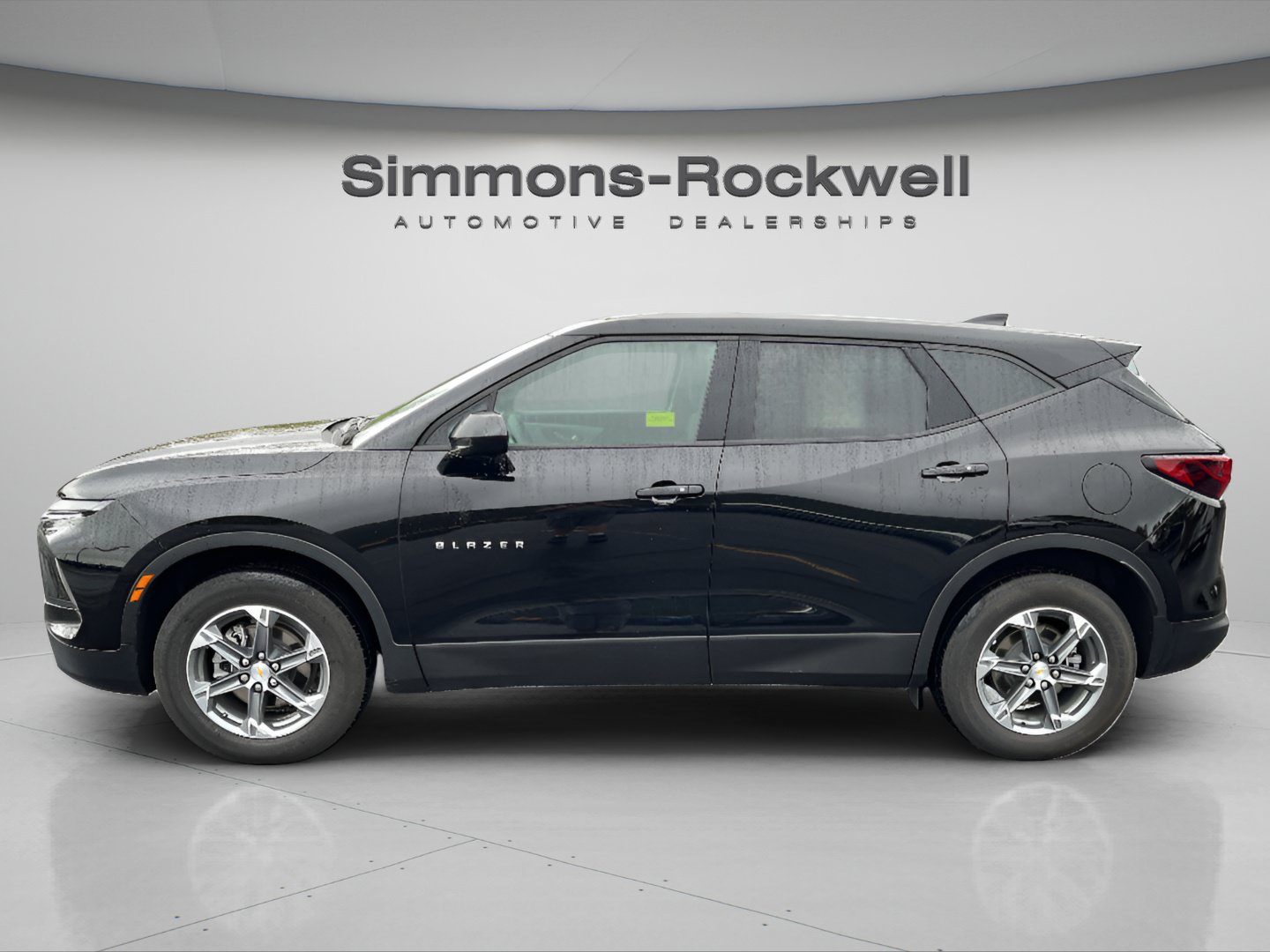 Used 2025 Chevrolet Blazer LT AWD/4WD image 2