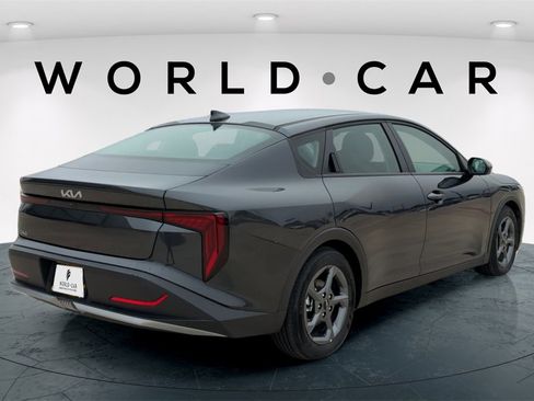 Certified 2025 Kia K4 image 3