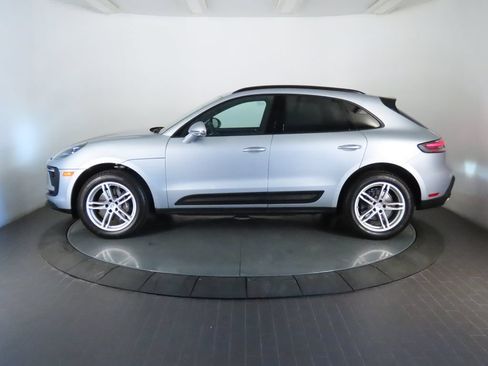 Certified 2026 Porsche Macan AWD/4WD image 2