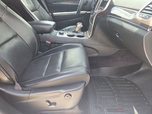 Used 2017 Jeep Grand Cherokee Overland AWD/4WD image 16