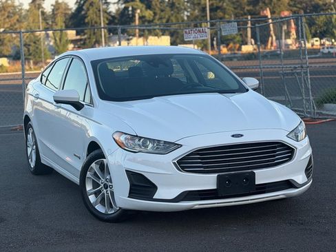 Used 2019 Ford Fusion SE FWD image 2