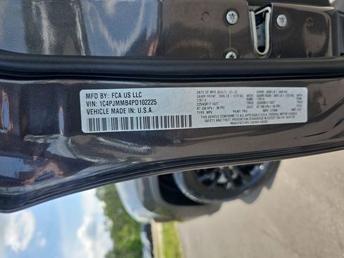 Used 2023 Jeep Cherokee Altitude Lux AWD/4WD image 32