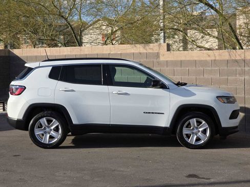Used 2022 Jeep Compass Latitude image 10