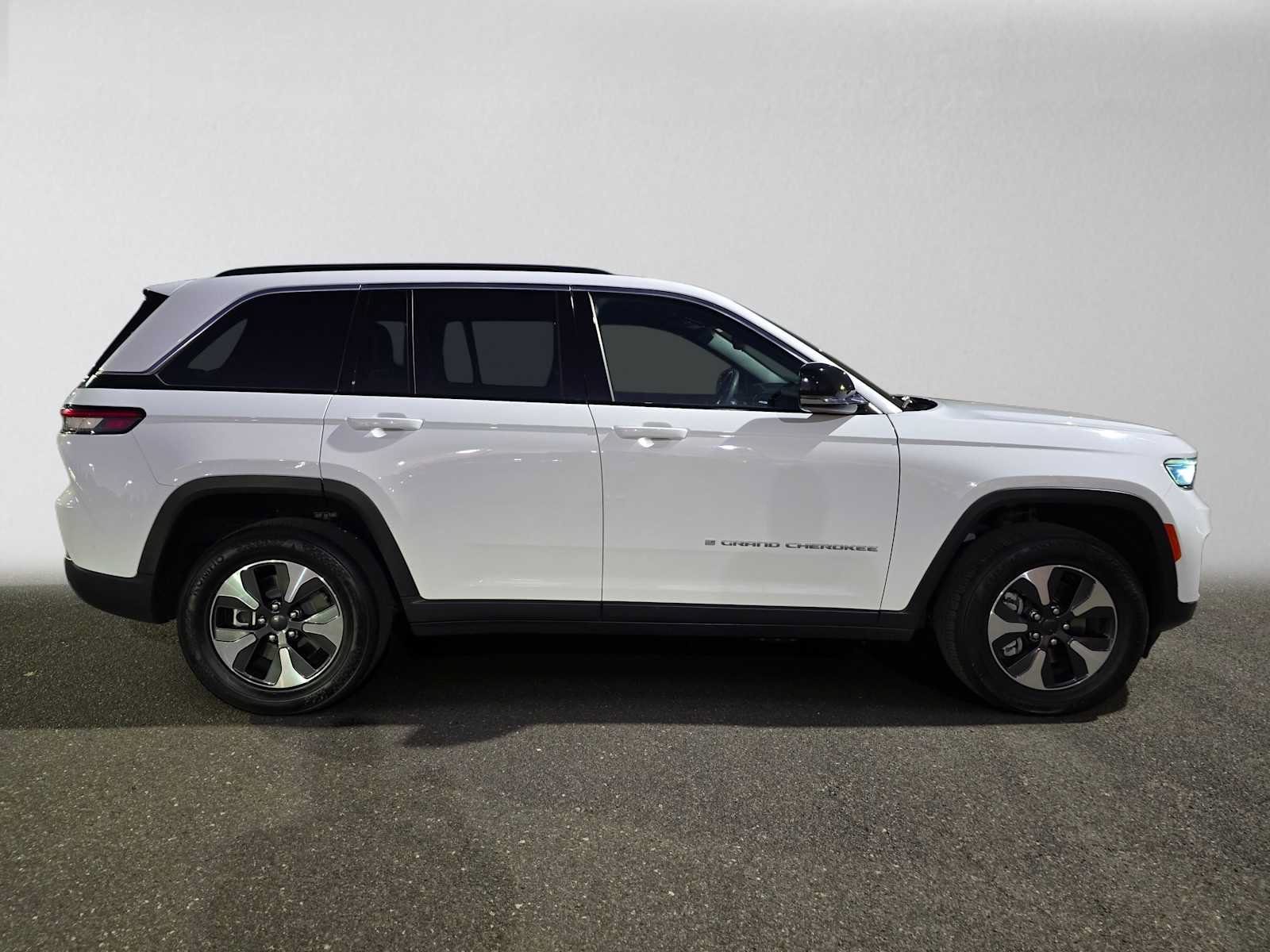 Used 2024 Jeep Grand Cherokee Limited 4xe AWD/4WD image 2