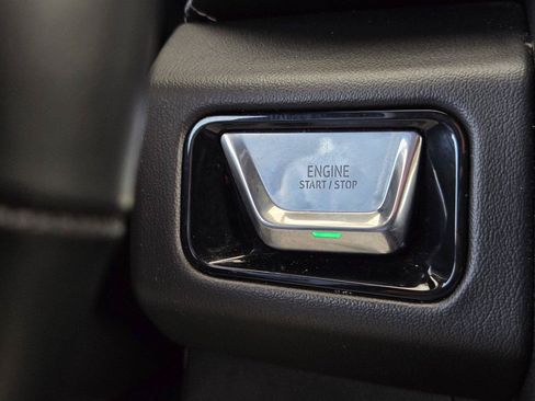 Used 2025 GMC Yukon Denali AWD/4WD image 24