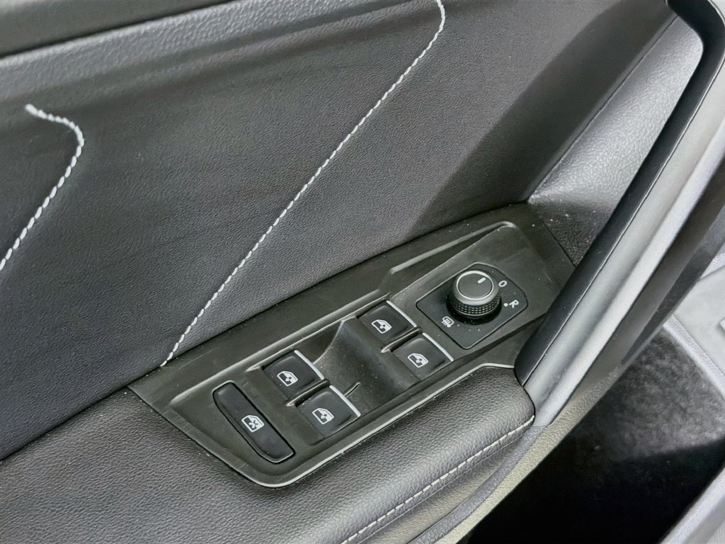 Used 2024 Volkswagen Tiguan SE R-Line FWD image 21