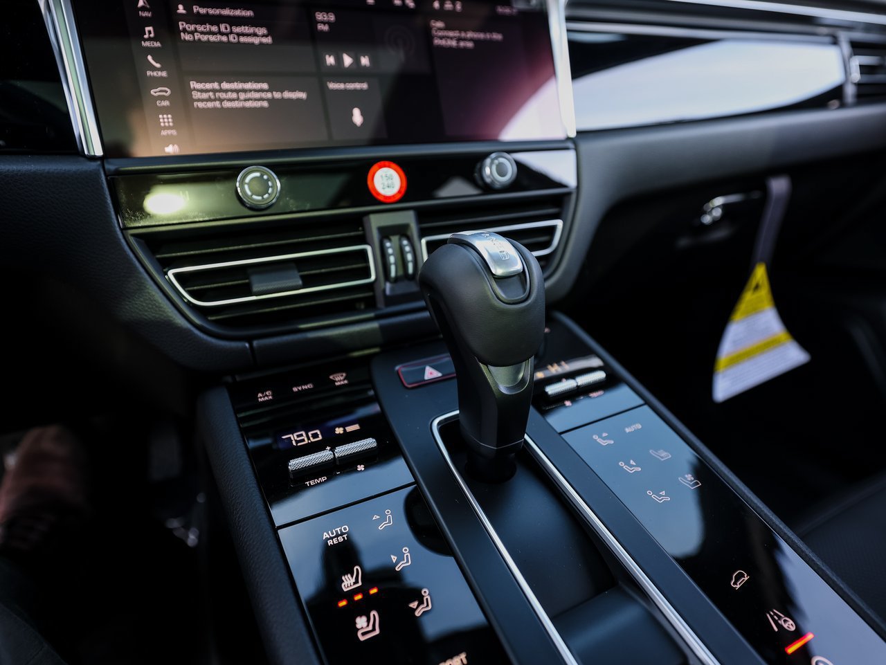 Certified 2026 Porsche Macan AWD/4WD image 20
