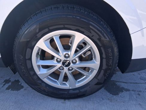 Used 2024 Kia Carnival LX image 9