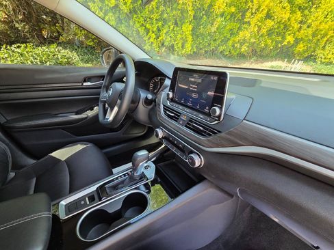 Used 2024 Nissan Altima 2.5 SV AWD/4WD image 19