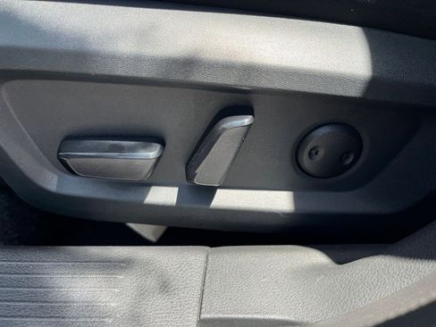 Used 2025 Nissan Rogue SV FWD image 22