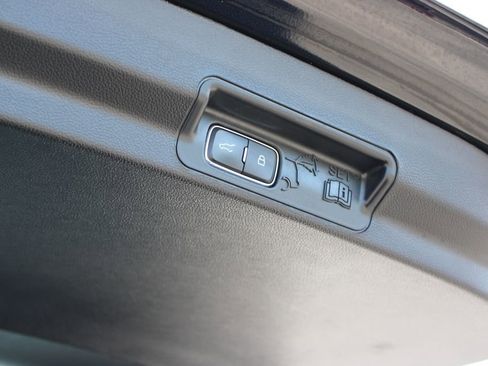 Used 2023 Ford Explorer XLT AWD/4WD image 16