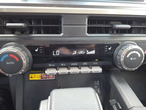 Used 2025 Toyota Tacoma SR5 w/ SR5 Upgrade Package AWD/4WD image 21