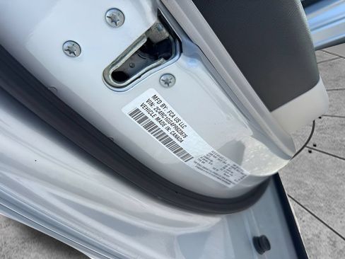 Used 2023 Chrysler Pacifica Limited FWD image 26