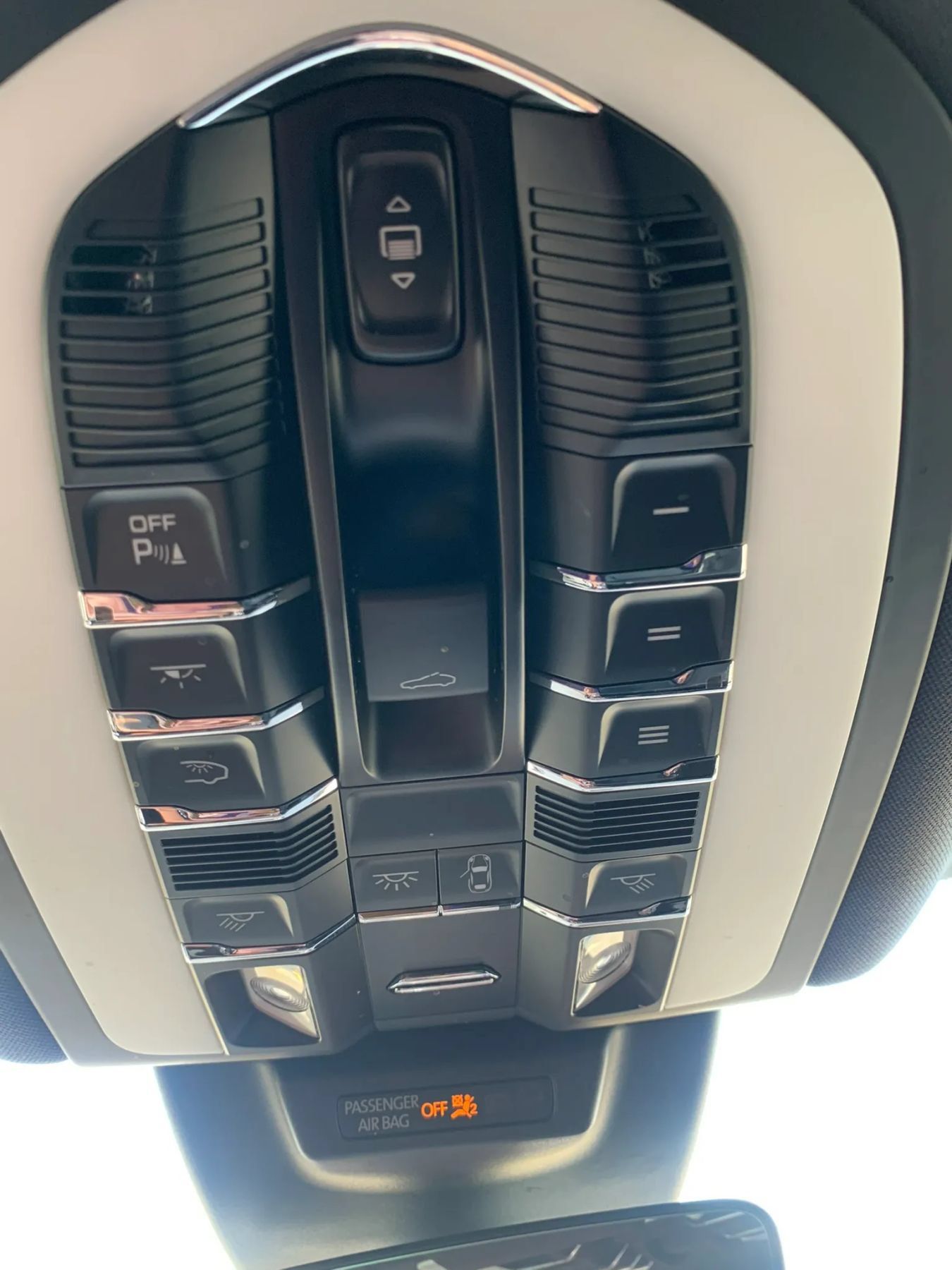 Used 2019 Porsche Macan AWD/4WD image 23