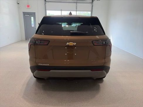New 2027 Chevrolet Equinox LT w/ Convenience Package II FWD image 5