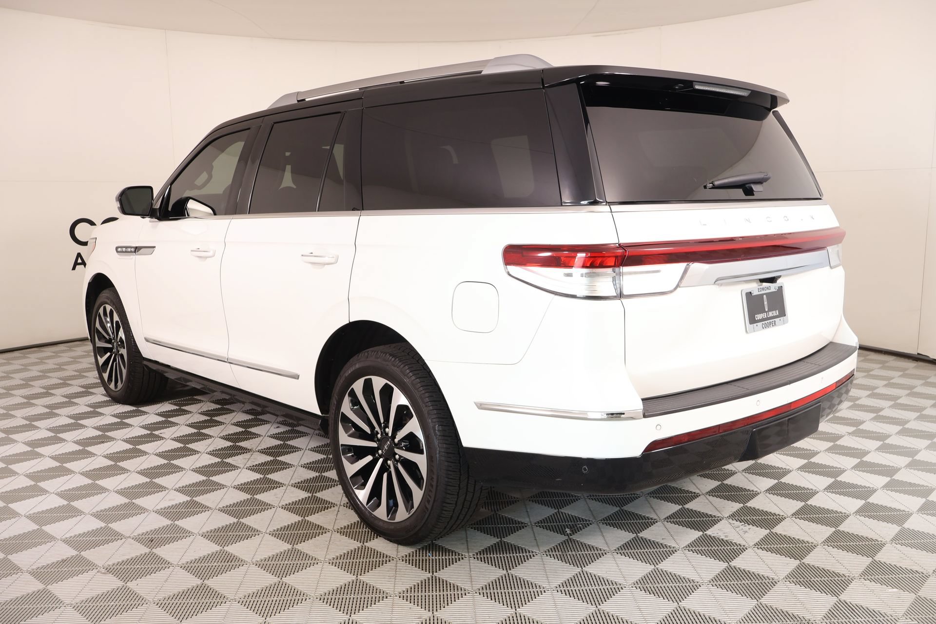 Used 2023 Lincoln Navigator Reserve AWD/4WD image 24