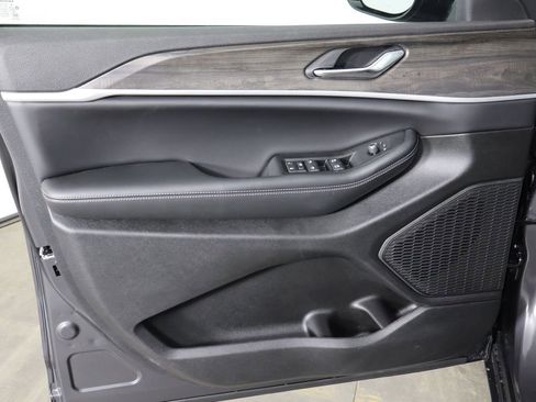 New 2026 Jeep Grand Cherokee Altitude image 20