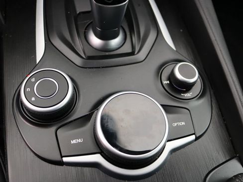 Used 2017 Alfa Romeo Giulia AWD image 17