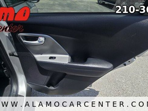 Used 2019 Kia Niro FE FWD image 21