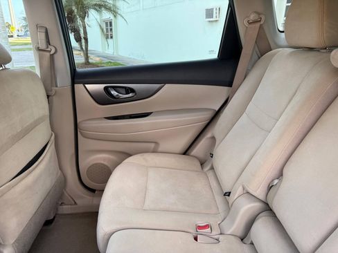 Used 2015 Nissan Rogue SV FWD image 16