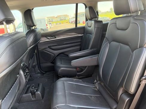 Used 2023 Jeep Grand Cherokee L Limited AWD/4WD image 10