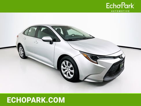 Used 2021 Toyota Corolla LE FWD image 1