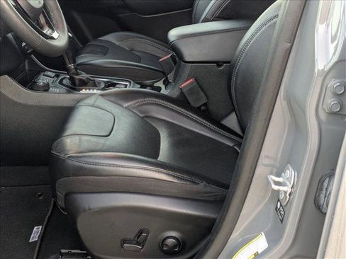 Used 2023 Jeep Cherokee Altitude Lux image 17