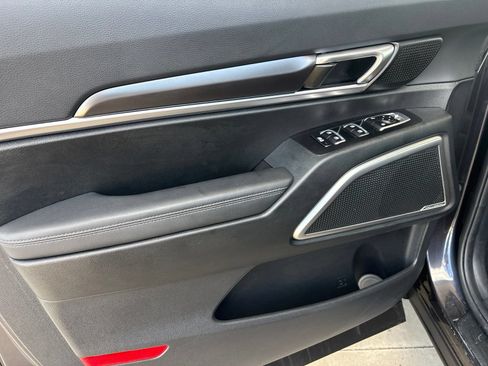 Used 2025 Kia Telluride S FWD image 11