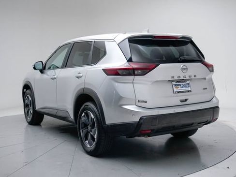 Used 2025 Nissan Rogue SV AWD/4WD image 4