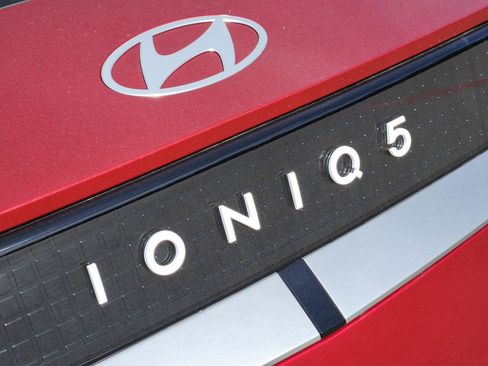 New 2026 Hyundai Ioniq 5 SEL image 8