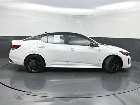 Used 2024 Nissan Sentra SR FWD image 40