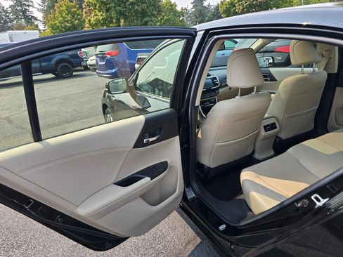 Used 2017 Honda Accord EX-L image 16