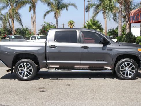 Used 2018 Toyota Tundra SR5 w/ SR5 Upgrade Package AWD/4WD image 10