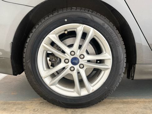 Used 2018 Ford Fusion SE w/ Fusion SE Technology Package FWD image 10