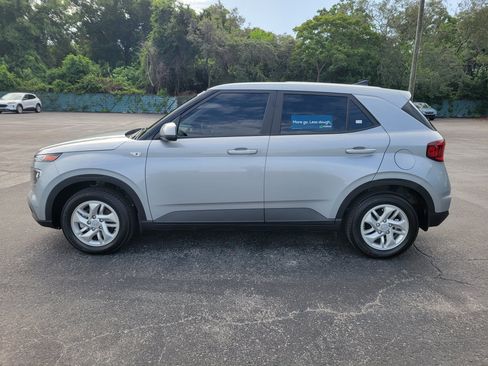 Used 2021 Hyundai Venue SE FWD image 9