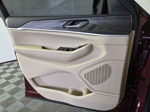 Certified 2025 Jeep Grand Cherokee L Limited w/ Trailer Tow Package image 25