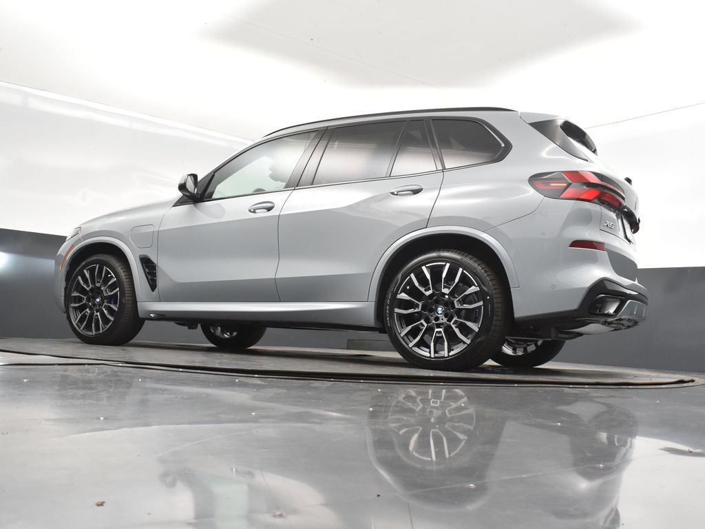 Used 2026 BMW X5 xDrive50e w/ M Sport Package AWD/4WD image 40