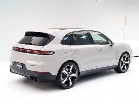 New 2026 Porsche Cayenne S image 9