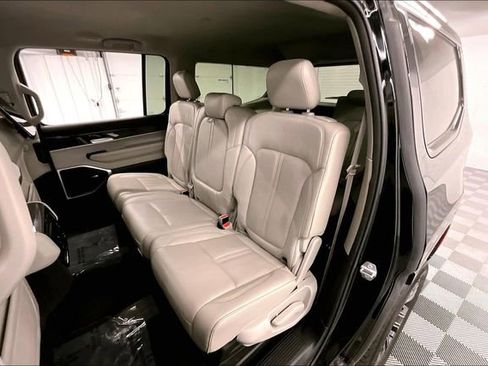 Used 2022 Jeep Wagoneer Series III w/ Rear Seat Video Group 1 AWD/4WD image 22