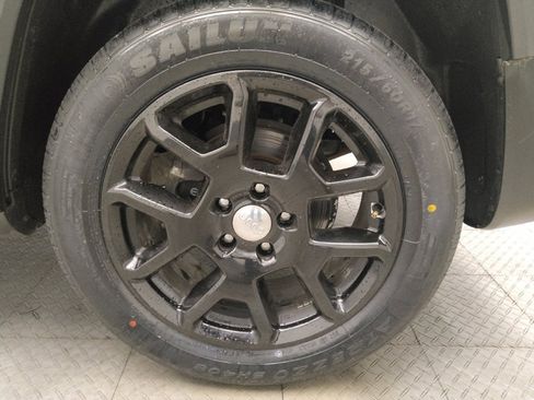 Used 2021 Jeep Renegade Latitude FWD image 31